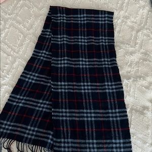 Vintage Burberry scarf in navy plaid